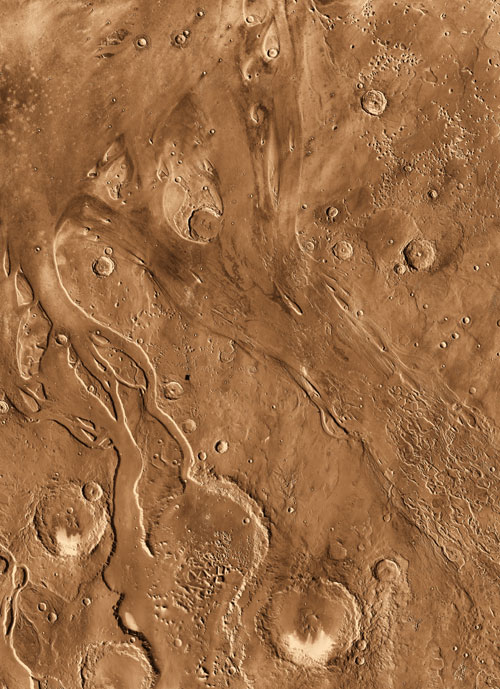 This color image shows two channels oriented from the lower right to the upper left - a narrow, somewhat meandering channel on the left and a broader channel on the right, the floor of which is replete with boulders and scour marks.