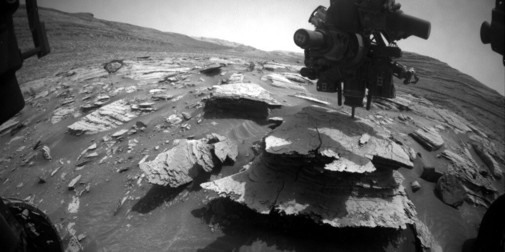 This image was taken by Front Hazard Avoidance Camera (Front Hazcam) onboard NASA's Mars rover Curiosity on Sol 4125. Credits: NASA/JPL-Caltech. Download image ›