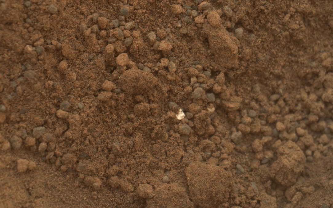 Bright Particle in Hole Dug by Scooping of Martian Soil