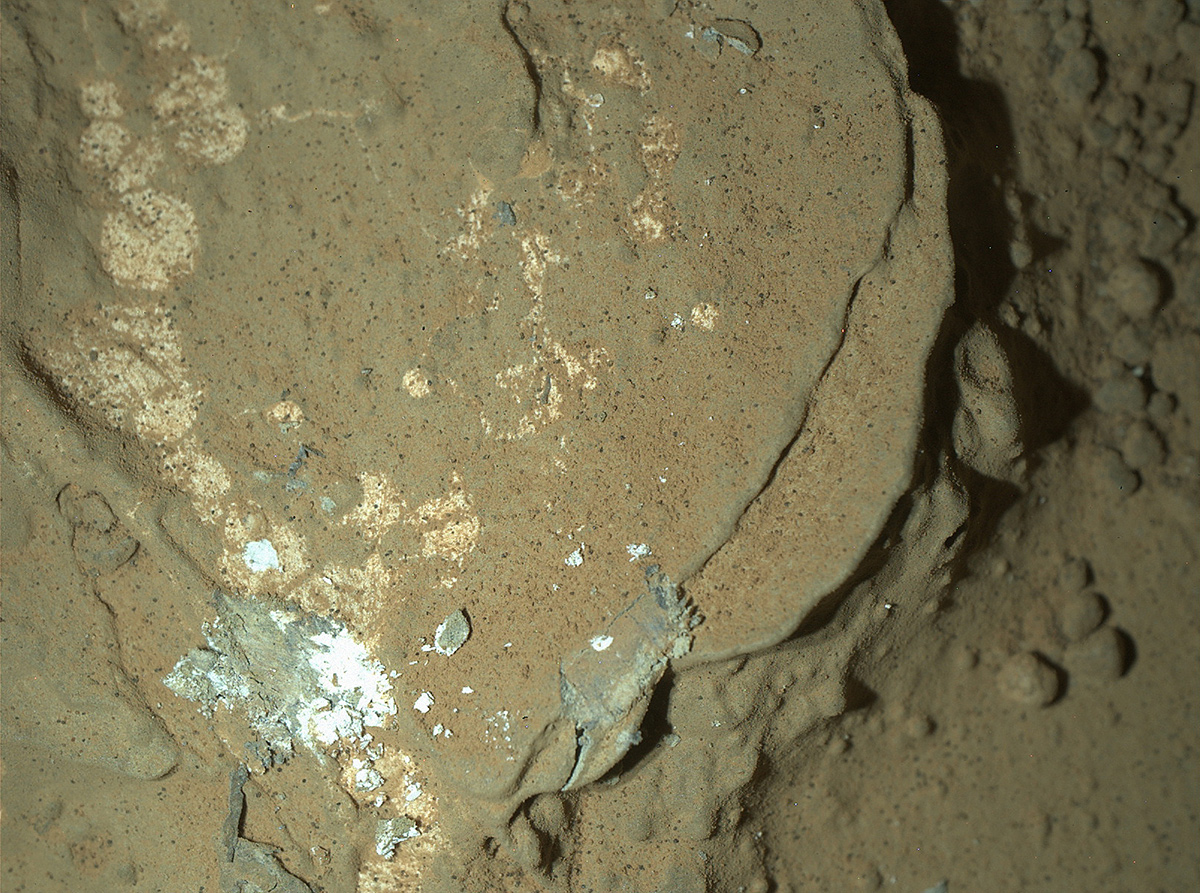 MAHLI's First Night Imaging of Martian Rock, White Lighting