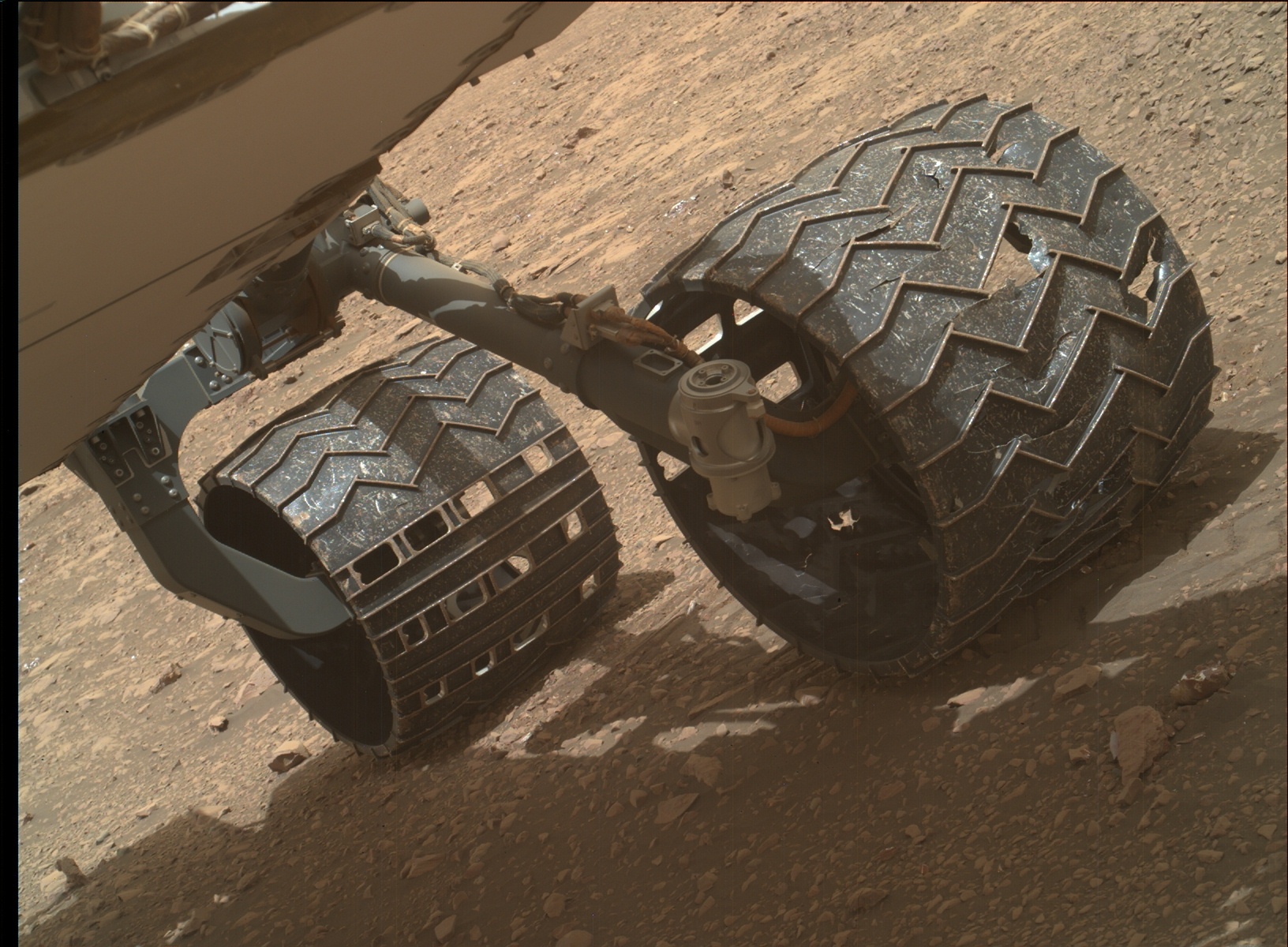 Sol 2032-2033: The Rocks vs. Stone Cold Aluminum Wheels