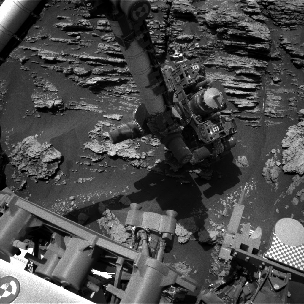 Nasa's Mars rover Curiosity acquired this image using its Left Navigation Camera on Sol 2477, at drive 2672, site number 76
