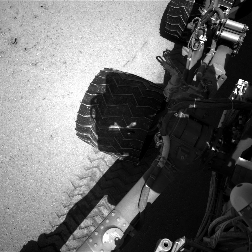 Nasa's Mars rover Curiosity acquired this image using its Left Navigation Camera on Sol 548, at drive 580, site number 27