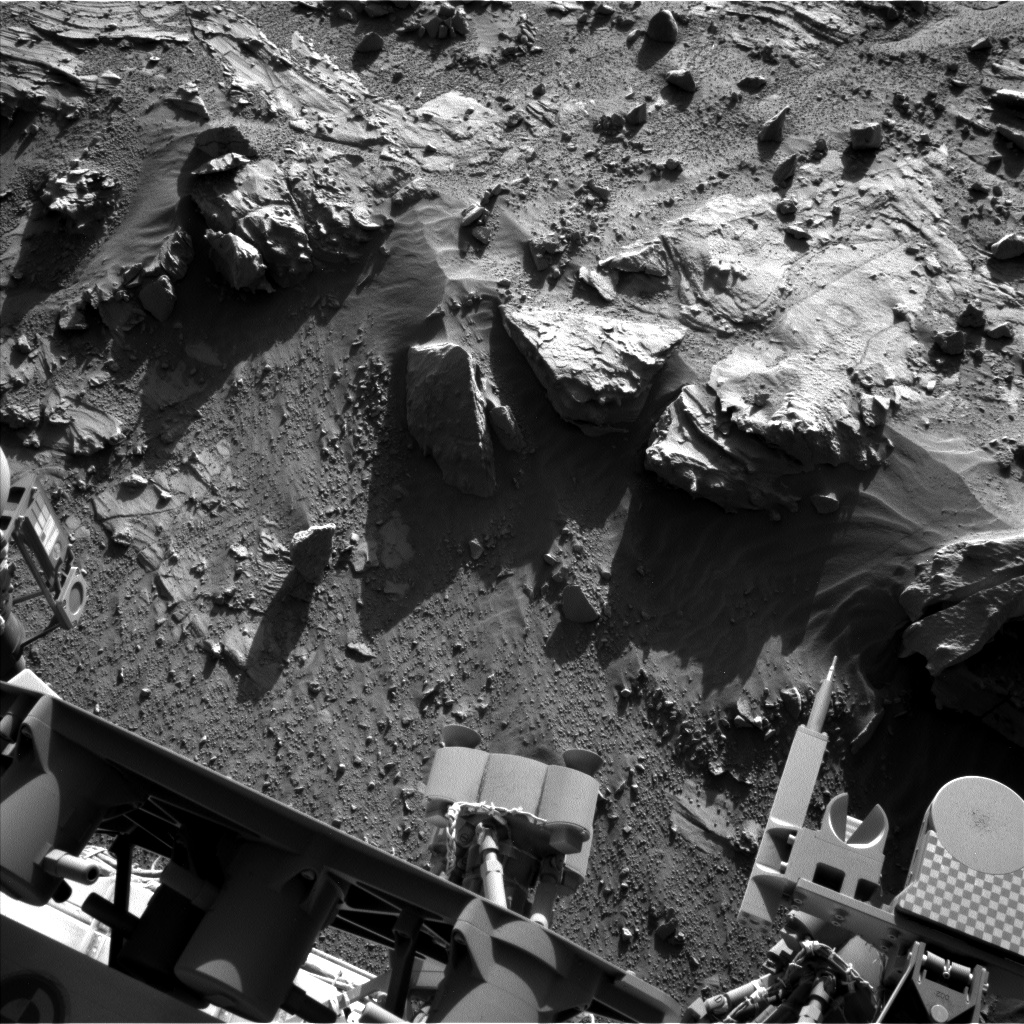 Nasa's Mars rover Curiosity acquired this image using its Left Navigation Camera on Sol 613, at drive 1330, site number 31