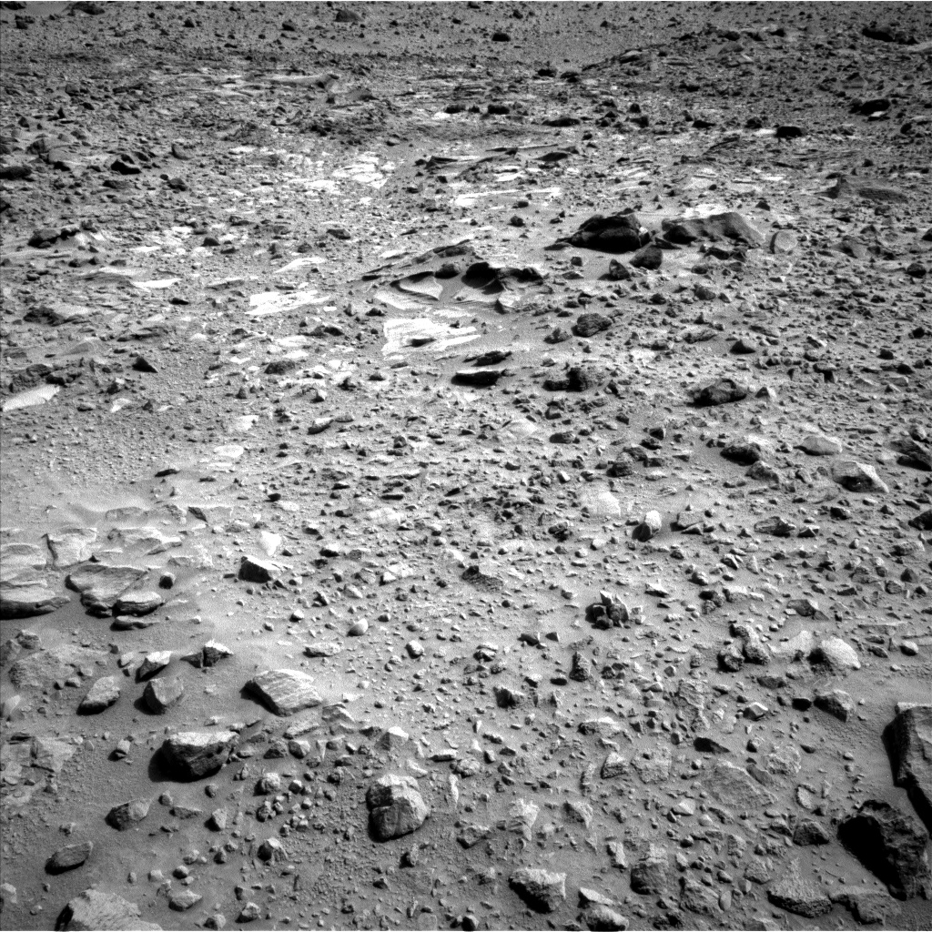 Nasa's Mars rover Curiosity acquired this image using its Left Navigation Camera on Sol 692, at drive 1140, site number 39