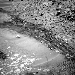 Nasa's Mars rover Curiosity acquired this image using its Left Navigation Camera on Sol 729, at drive 1414, site number 40