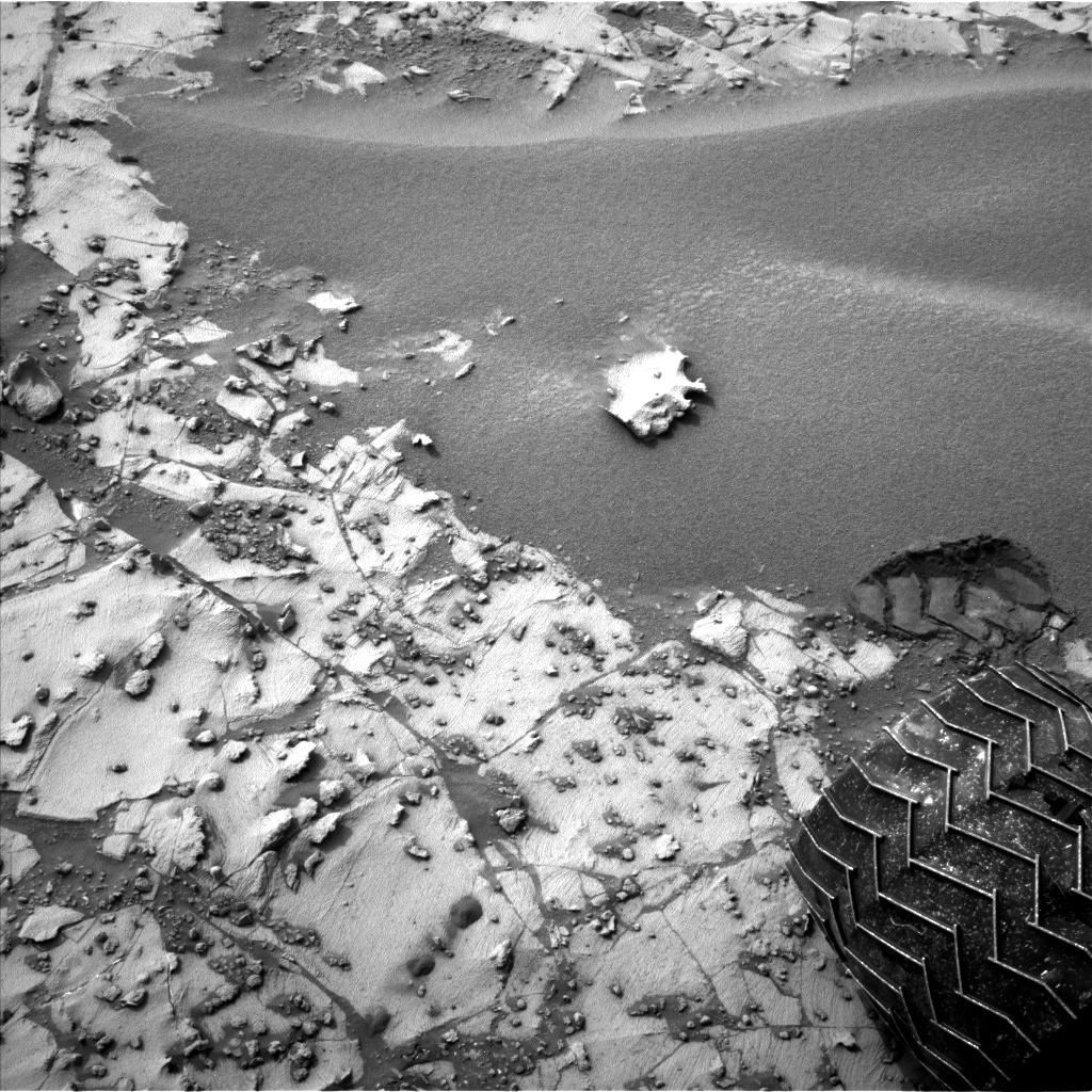 Nasa's Mars rover Curiosity acquired this image using its Left Navigation Camera on Sol 792, at drive 334, site number 44