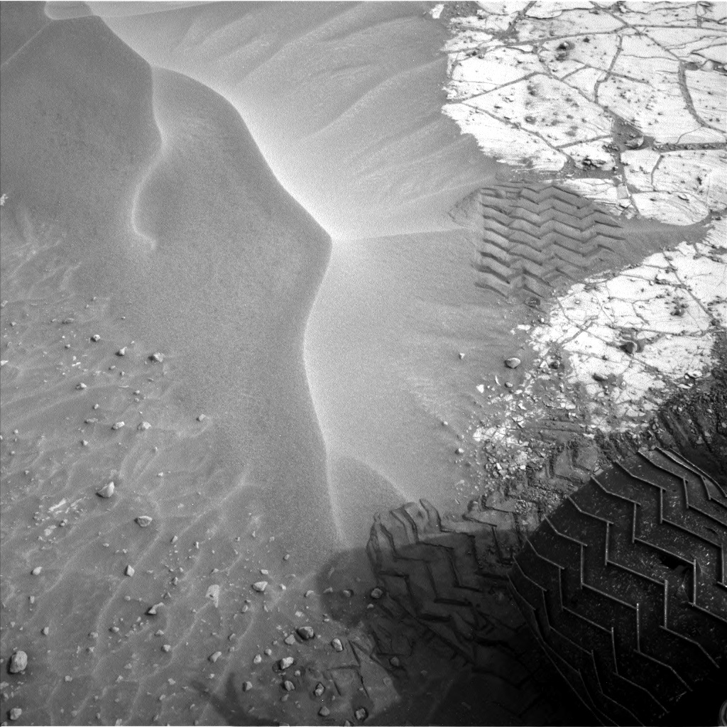 Nasa's Mars rover Curiosity acquired this image using its Left Navigation Camera on Sol 797, at drive 920, site number 44