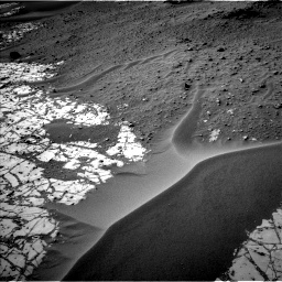 Nasa's Mars rover Curiosity acquired this image using its Left Navigation Camera on Sol 807, at drive 1354, site number 44