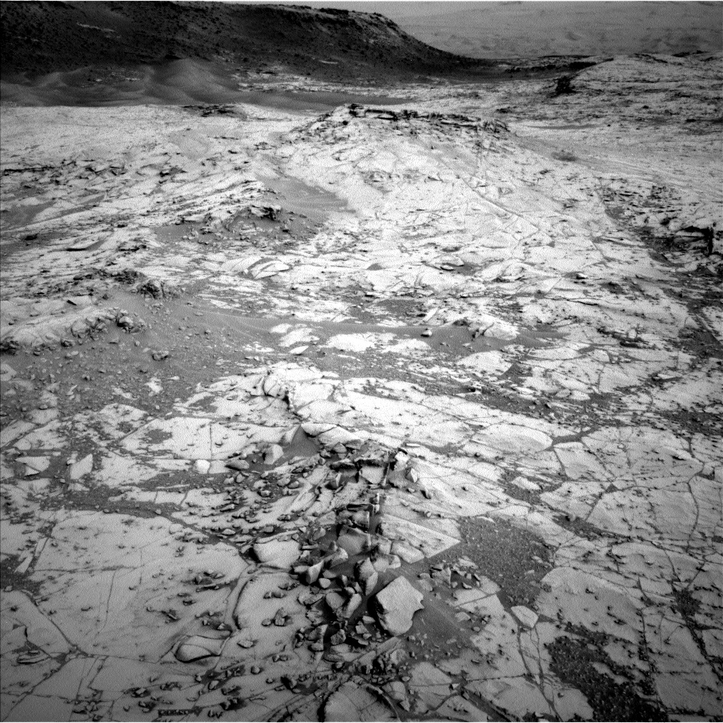 Nasa's Mars rover Curiosity acquired this image using its Left Navigation Camera on Sol 807, at drive 1432, site number 44