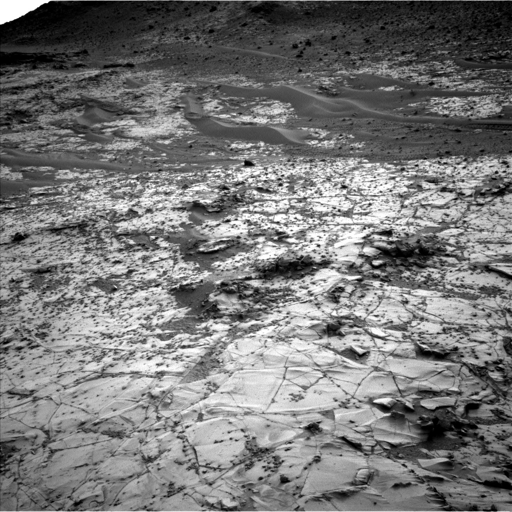 Nasa's Mars rover Curiosity acquired this image using its Left Navigation Camera on Sol 812, at drive 1546, site number 44