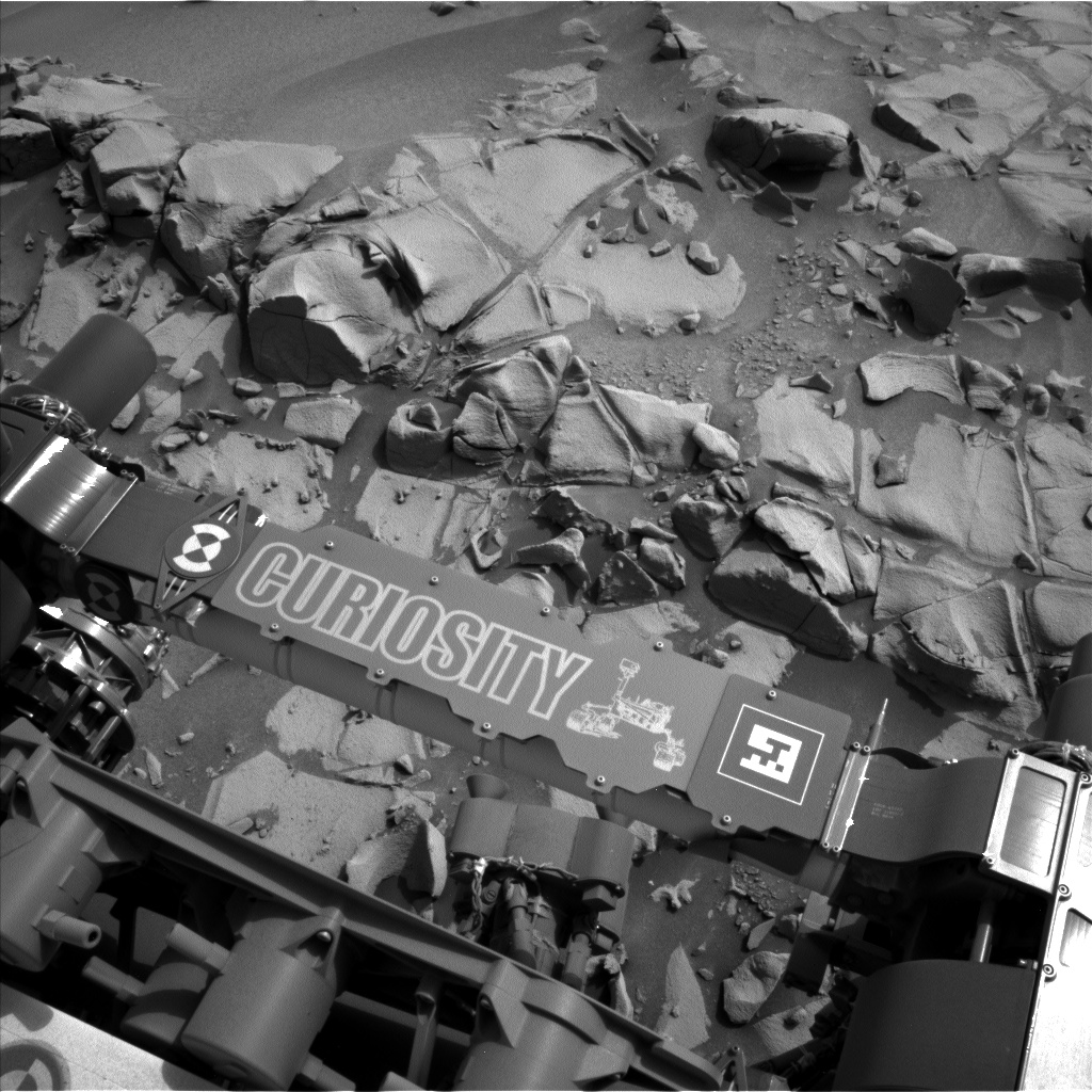 Nasa's Mars rover Curiosity acquired this image using its Left Navigation Camera on Sol 817, at drive 1828, site number 44