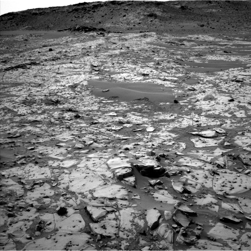 Nasa's Mars rover Curiosity acquired this image using its Left Navigation Camera on Sol 817, at drive 1828, site number 44