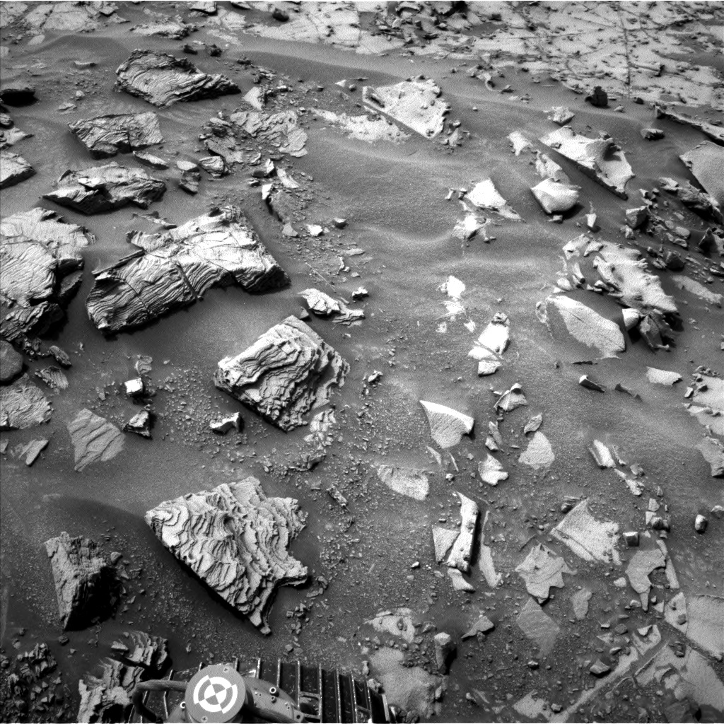 Nasa's Mars rover Curiosity acquired this image using its Left Navigation Camera on Sol 826, at drive 2062, site number 44