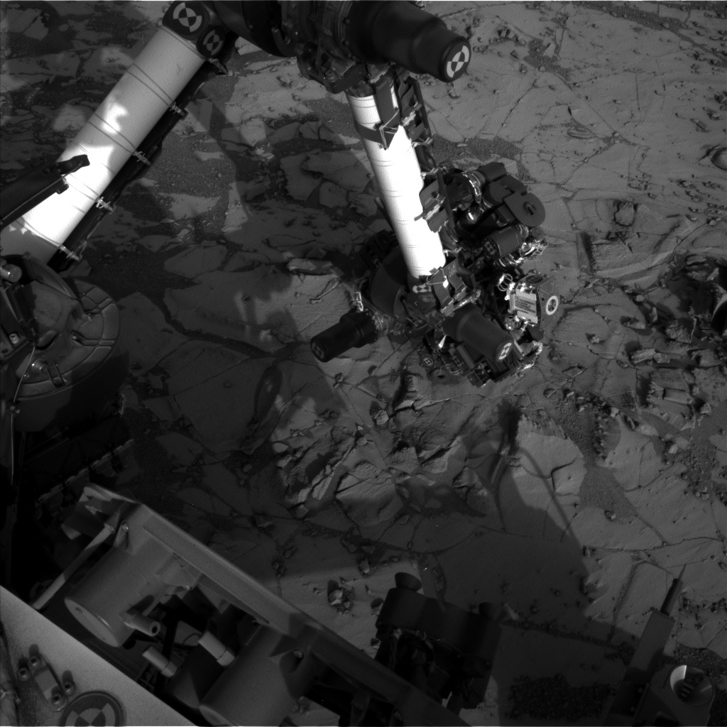 Nasa's Mars rover Curiosity acquired this image using its Left Navigation Camera on Sol 882, at drive 0, site number 45