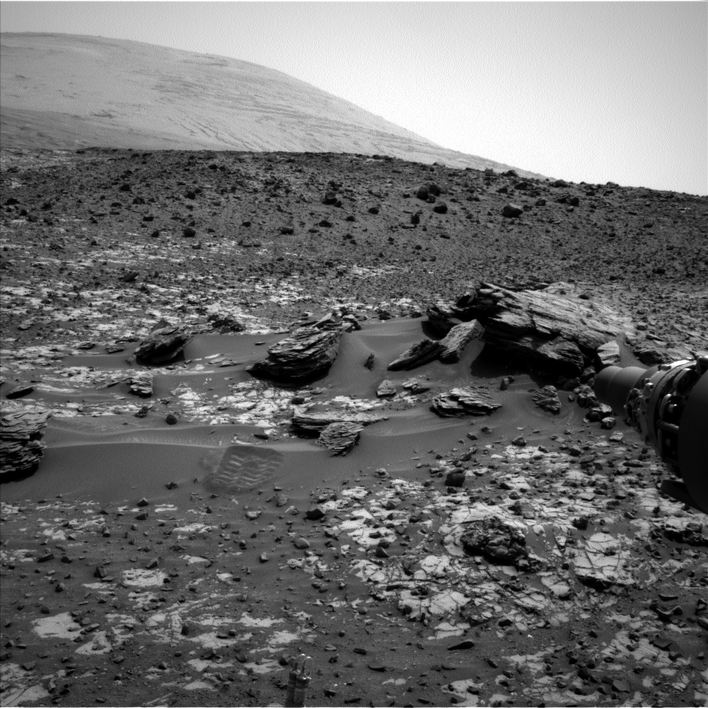 Nasa's Mars rover Curiosity acquired this image using its Left Navigation Camera on Sol 917, at drive 450, site number 45