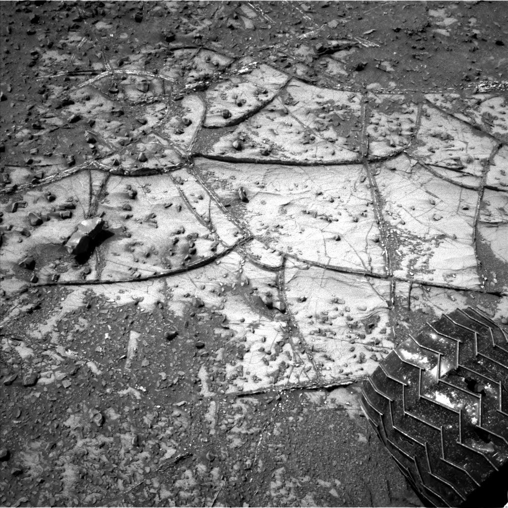 Nasa's Mars rover Curiosity acquired this image using its Left Navigation Camera on Sol 940, at drive 996, site number 45