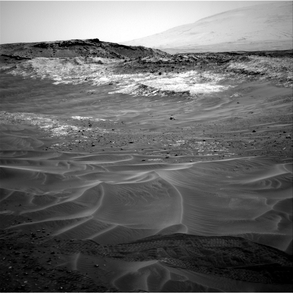 Nasa's Mars rover Curiosity acquired this image using its Right Navigation Camera on Sol 986, at drive 82, site number 48