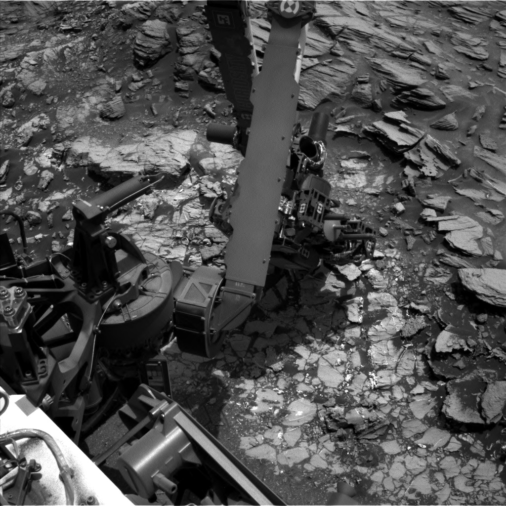 Nasa's Mars rover Curiosity acquired this image using its Left Navigation Camera on Sol 999, at drive 1570, site number 48