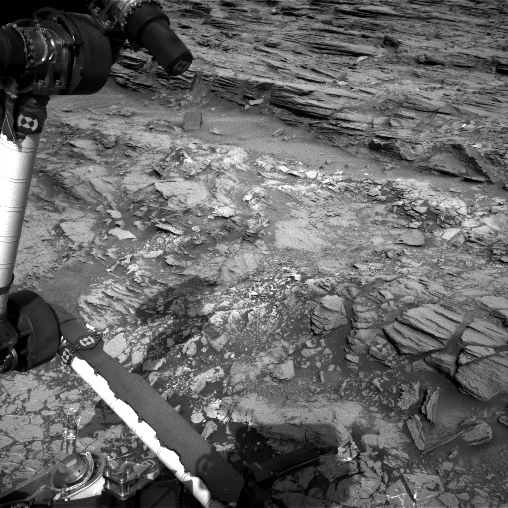 Nasa's Mars rover Curiosity acquired this image using its Left Navigation Camera on Sol 1001, at drive 1570, site number 48