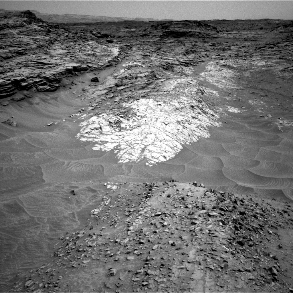 Nasa's Mars rover Curiosity acquired this image using its Left Navigation Camera on Sol 1051, at drive 2470, site number 48