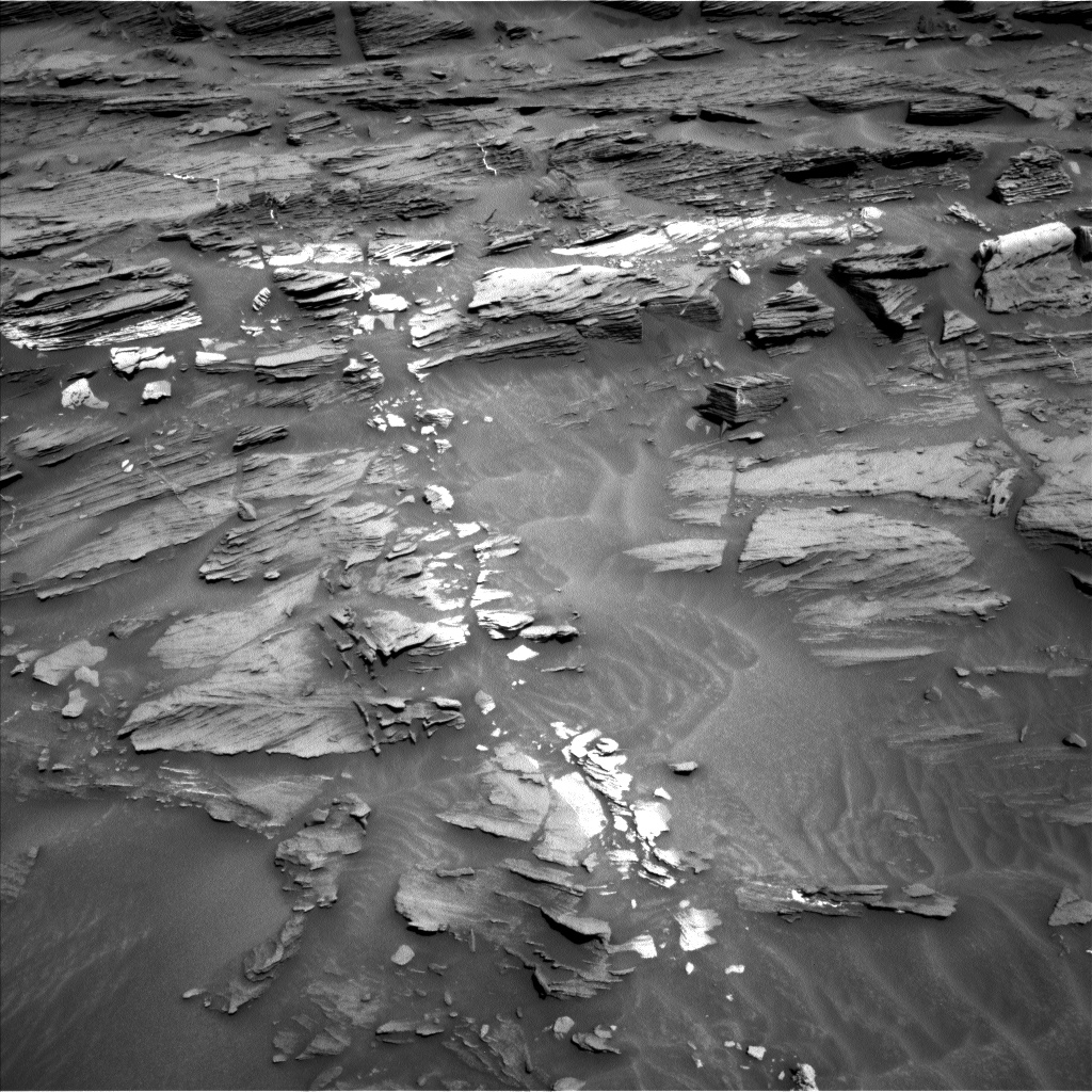 Nasa's Mars rover Curiosity acquired this image using its Left Navigation Camera on Sol 1087, at drive 1846, site number 49