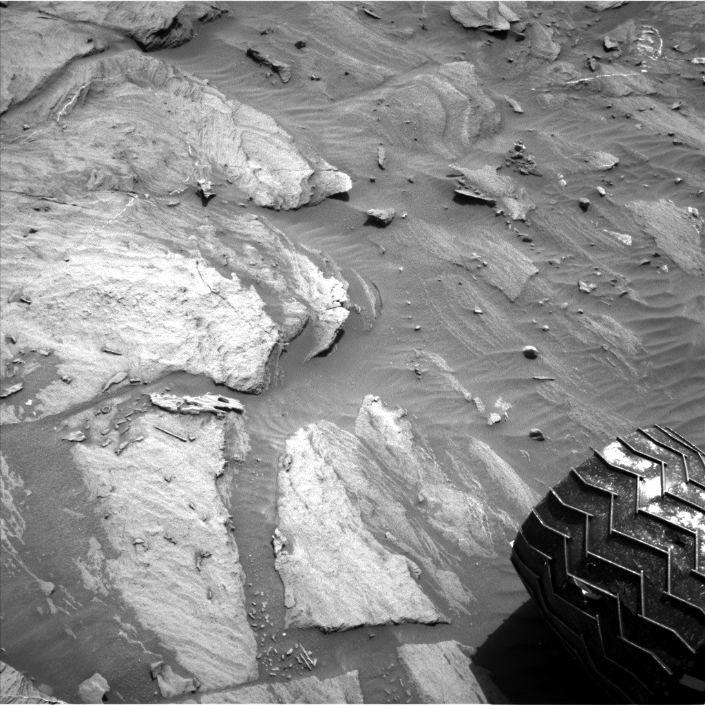 Nasa's Mars rover Curiosity acquired this image using its Left Navigation Camera on Sol 1087, at drive 1876, site number 49