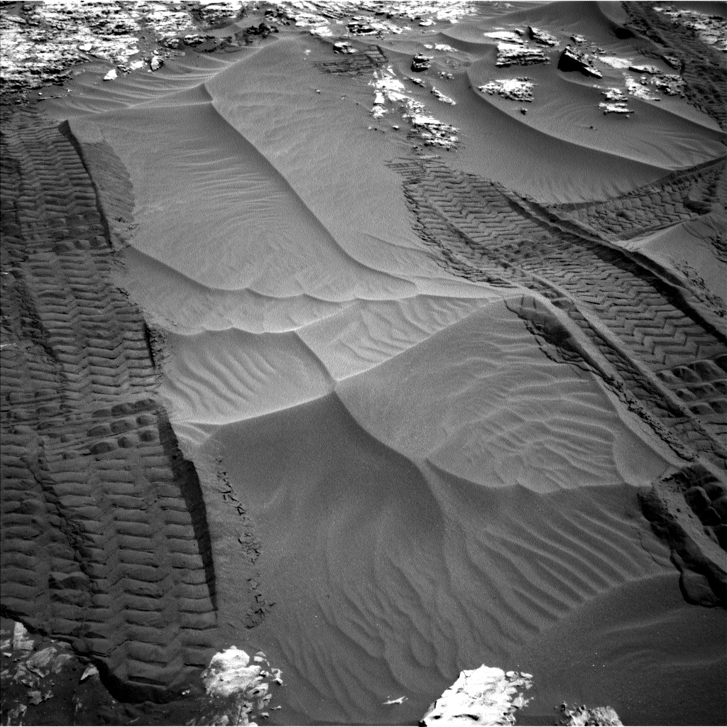 Nasa's Mars rover Curiosity acquired this image using its Left Navigation Camera on Sol 1185, at drive 1616, site number 51