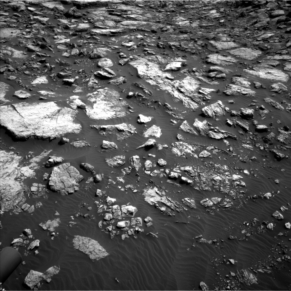 Nasa's Mars rover Curiosity acquired this image using its Left Navigation Camera on Sol 1475, at drive 870, site number 58