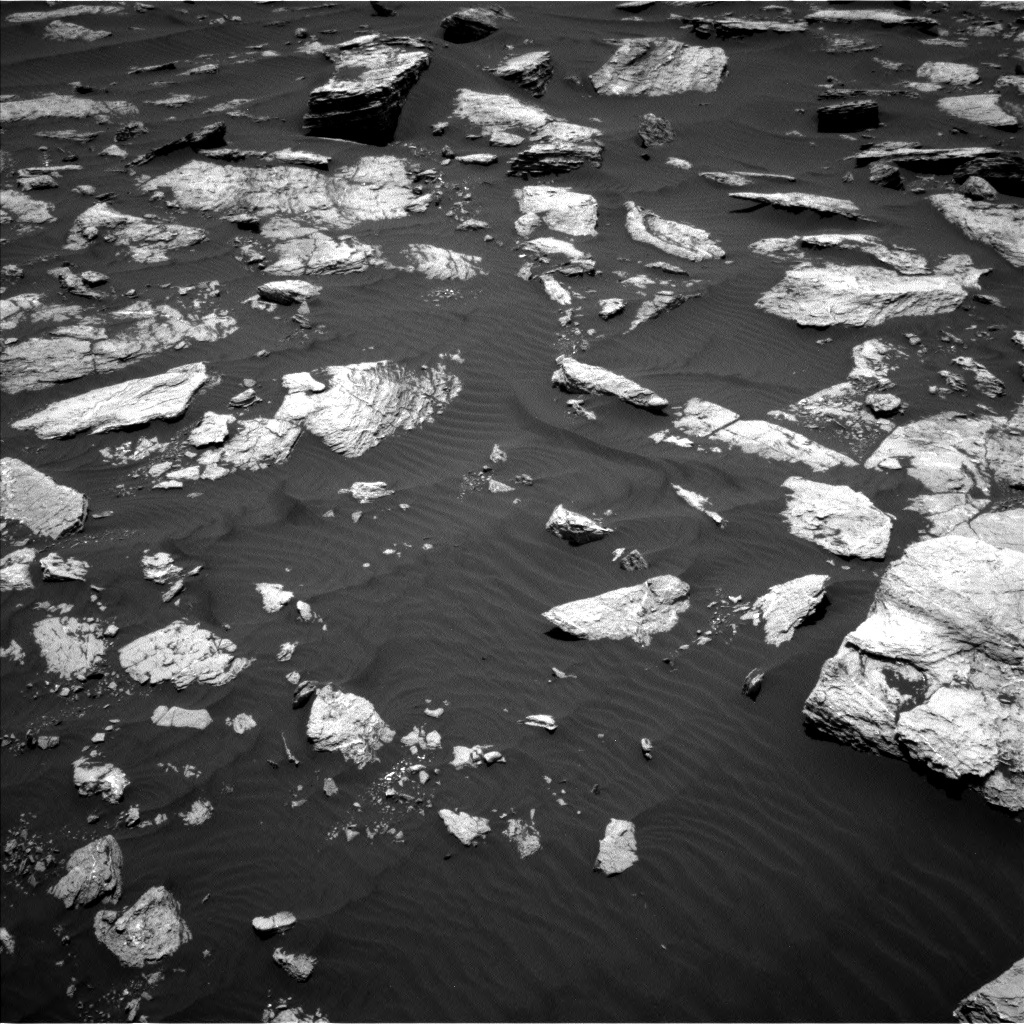 Nasa's Mars rover Curiosity acquired this image using its Left Navigation Camera on Sol 1585, at drive 1716, site number 60