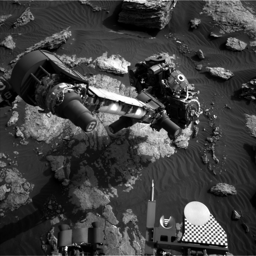 Nasa's Mars rover Curiosity acquired this image using its Left Navigation Camera on Sol 1586, at drive 1752, site number 60