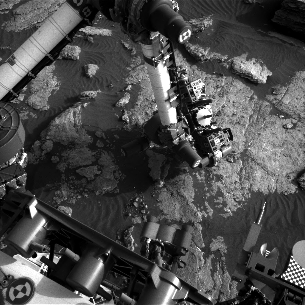 Nasa's Mars rover Curiosity acquired this image using its Left Navigation Camera on Sol 1586, at drive 1752, site number 60