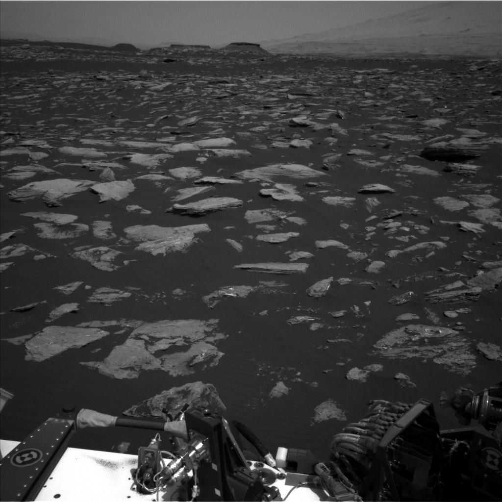 Nasa's Mars rover Curiosity acquired this image using its Left Navigation Camera on Sol 1587, at drive 2010, site number 60