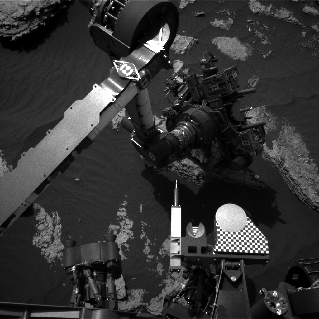 Nasa's Mars rover Curiosity acquired this image using its Left Navigation Camera on Sol 1589, at drive 2010, site number 60