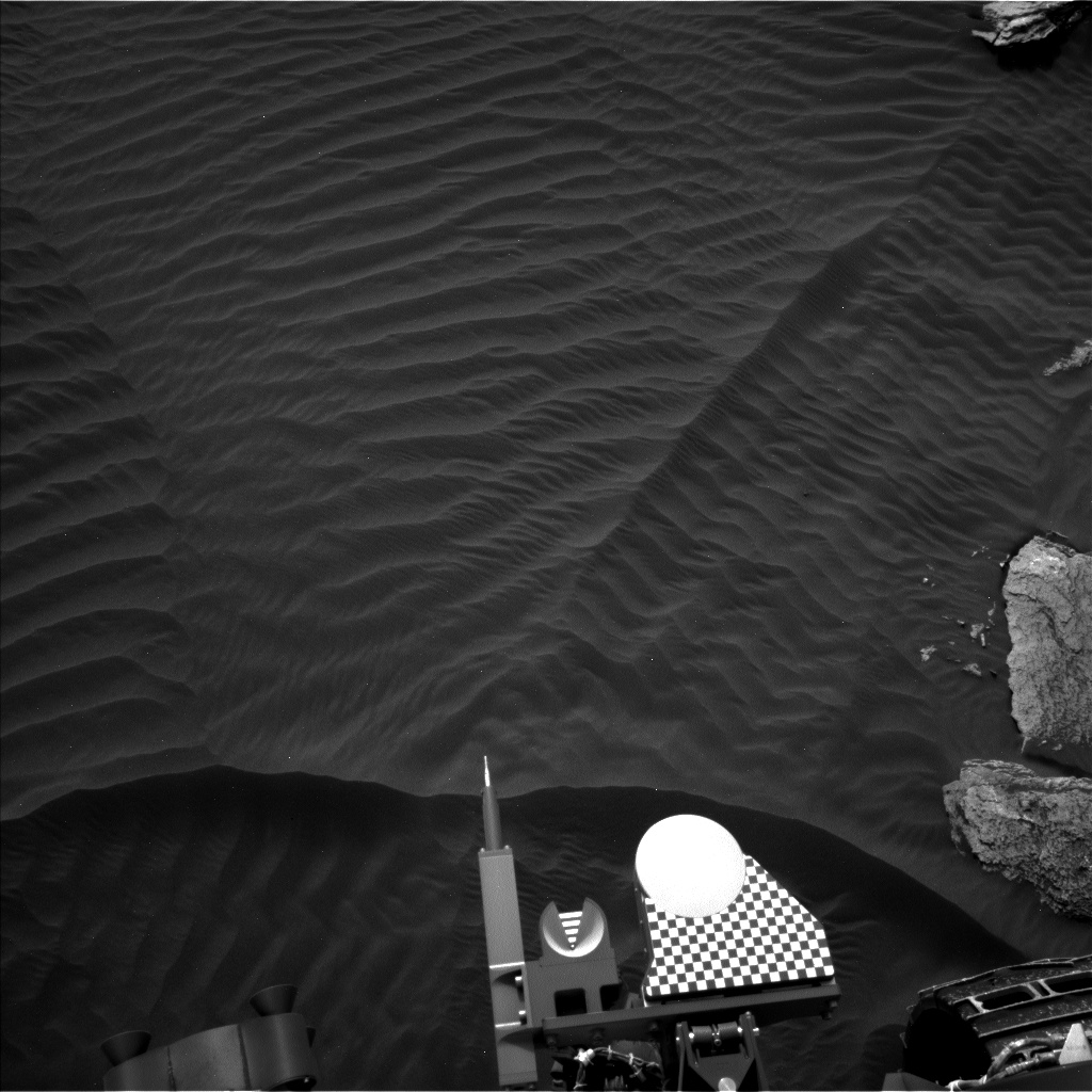 Nasa's Mars rover Curiosity acquired this image using its Left Navigation Camera on Sol 1625, at drive 1140, site number 61