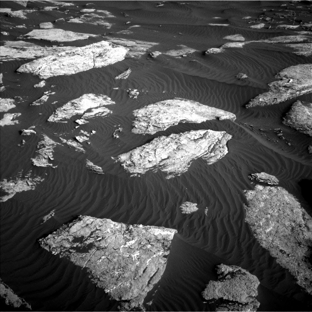 Nasa's Mars rover Curiosity acquired this image using its Left Navigation Camera on Sol 1628, at drive 1296, site number 61