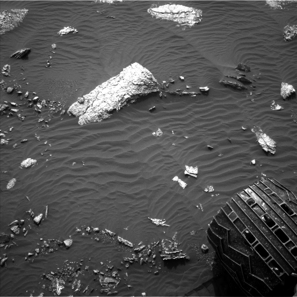 Nasa's Mars rover Curiosity acquired this image using its Left Navigation Camera on Sol 1639, at drive 2472, site number 61