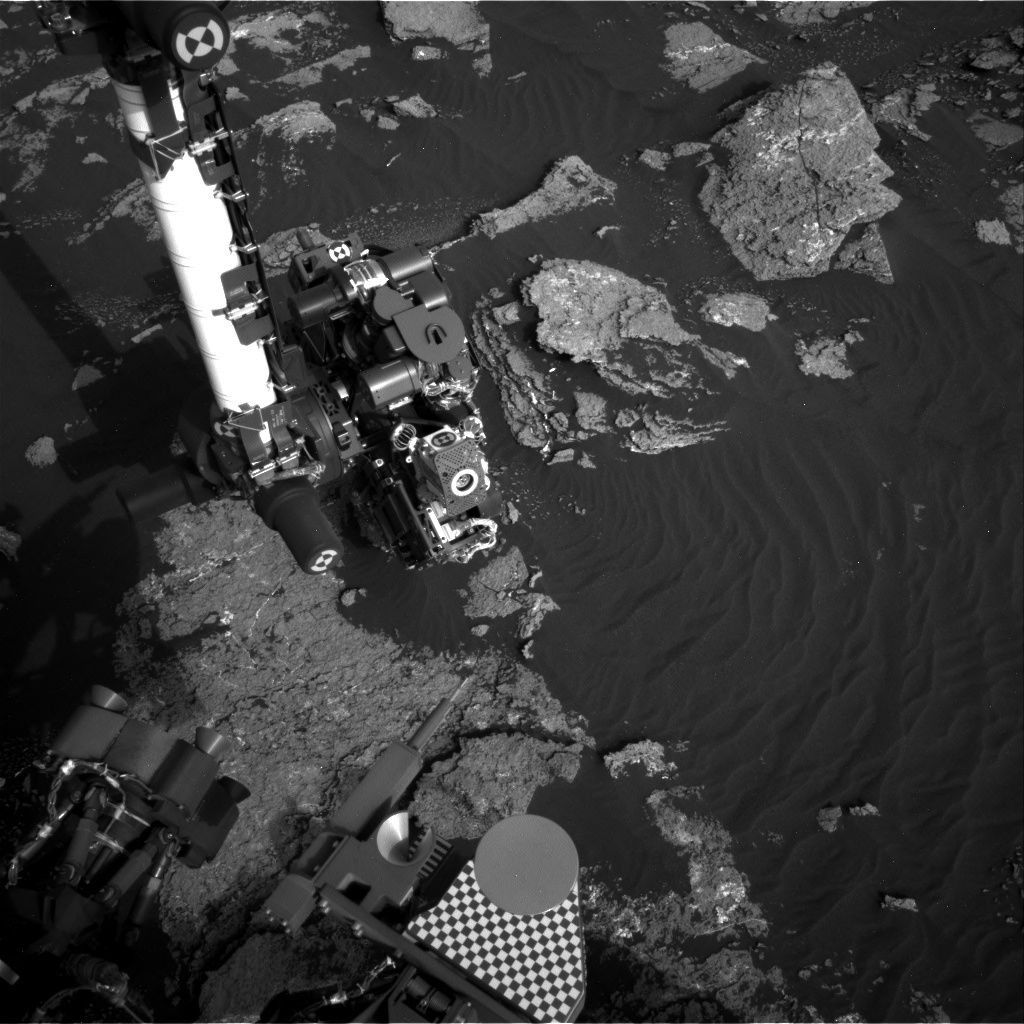 Nasa's Mars rover Curiosity acquired this image using its Right Navigation Camera on Sol 1640, at drive 2472, site number 61