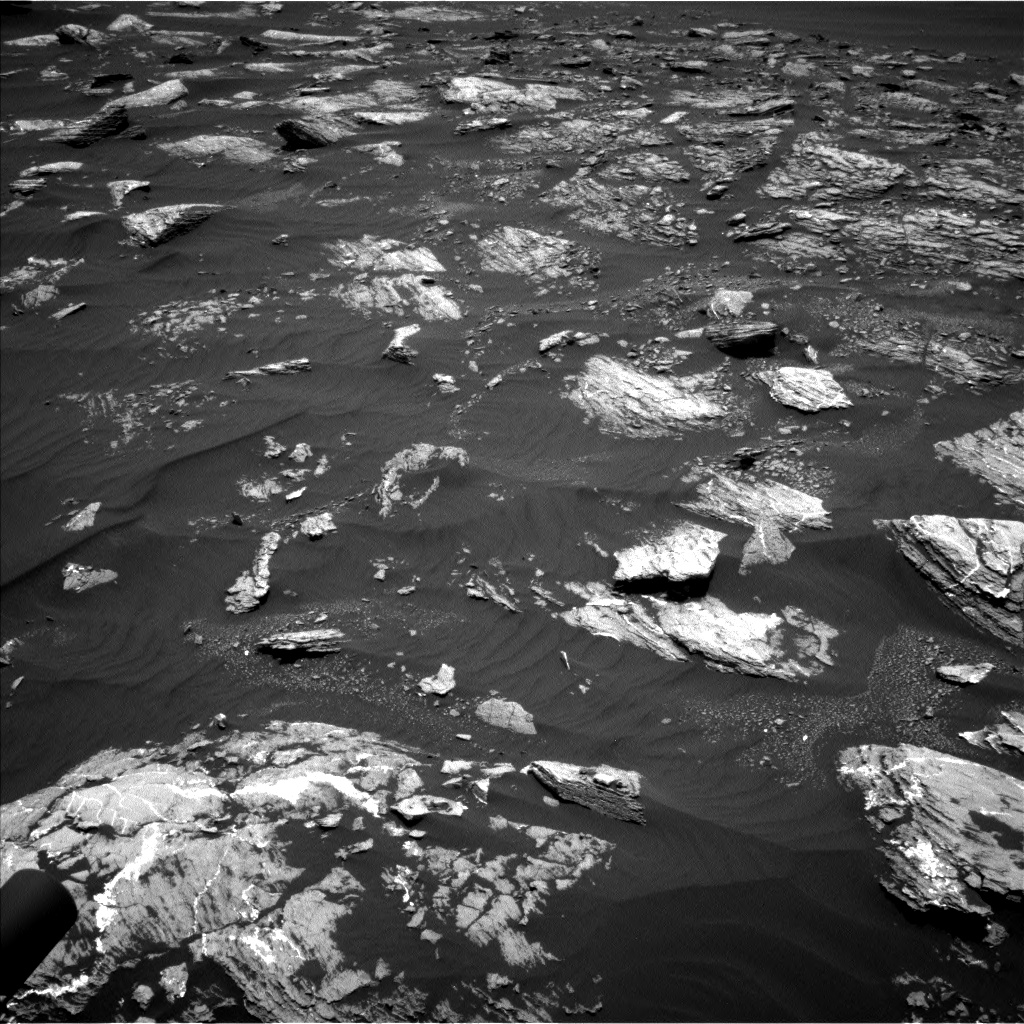 Nasa's Mars rover Curiosity acquired this image using its Left Navigation Camera on Sol 1642, at drive 2670, site number 61