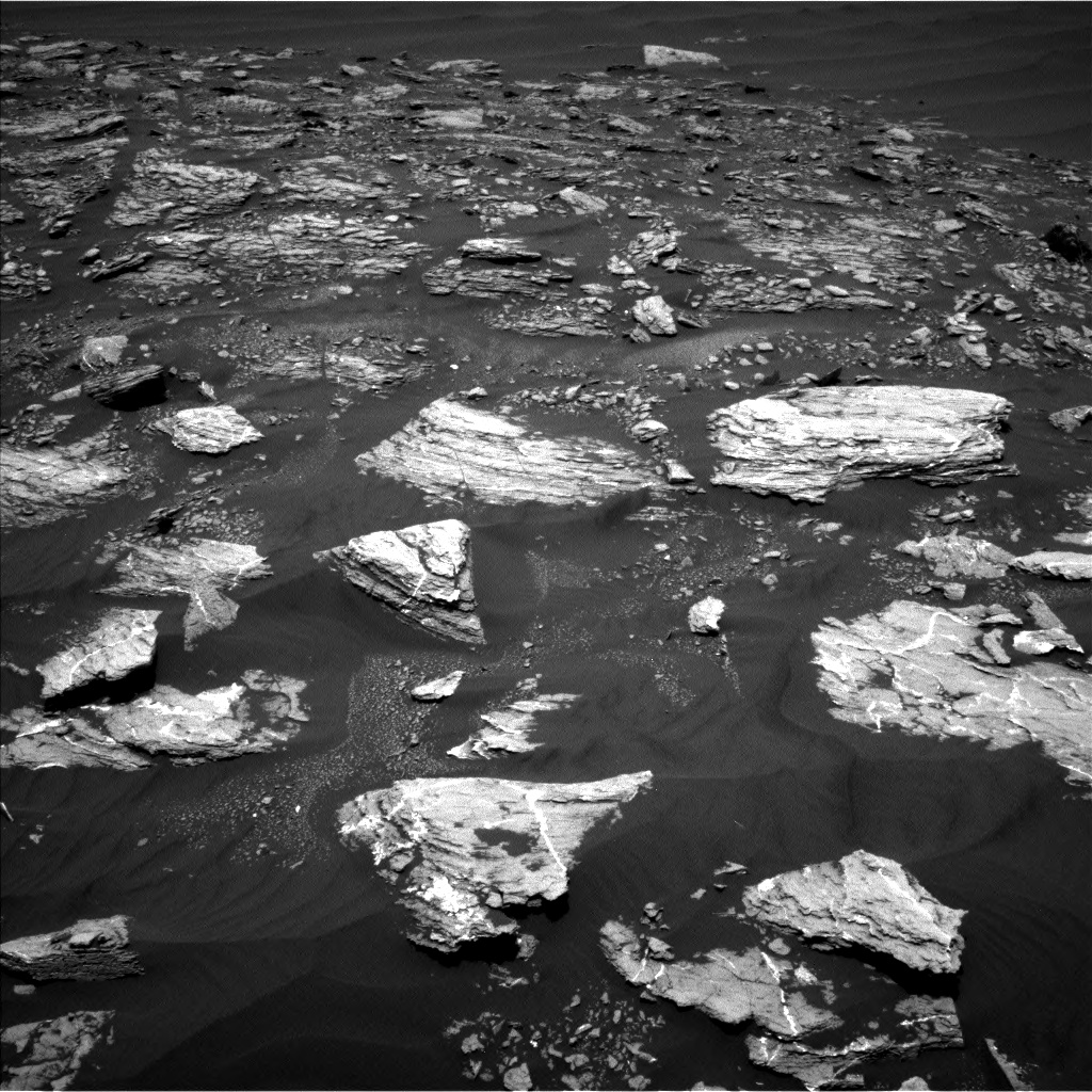 Nasa's Mars rover Curiosity acquired this image using its Left Navigation Camera on Sol 1642, at drive 2670, site number 61