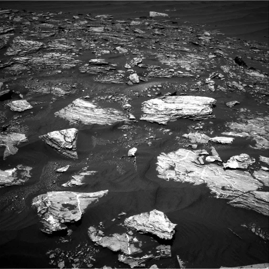 Nasa's Mars rover Curiosity acquired this image using its Right Navigation Camera on Sol 1642, at drive 2670, site number 61