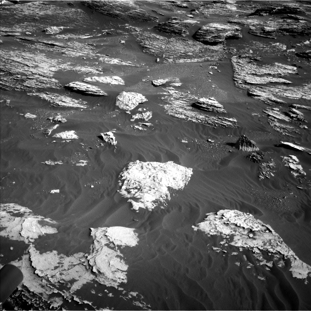 Nasa's Mars rover Curiosity acquired this image using its Left Navigation Camera on Sol 1800, at drive 2672, site number 65