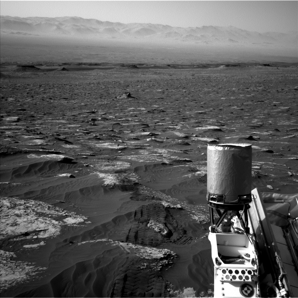 Nasa's Mars rover Curiosity acquired this image using its Left Navigation Camera on Sol 1800, at drive 2720, site number 65