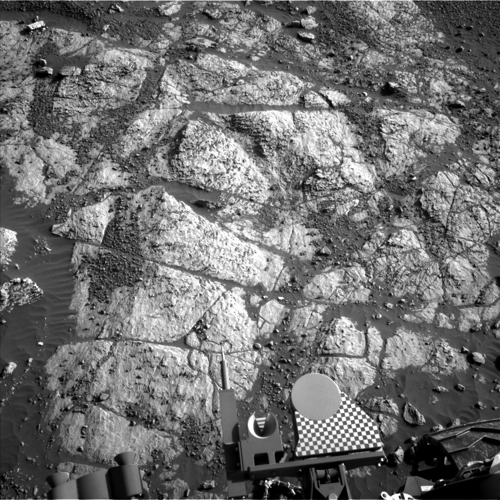 Nasa's Mars rover Curiosity acquired this image using its Left Navigation Camera on Sol 1963, at drive 580, site number 68