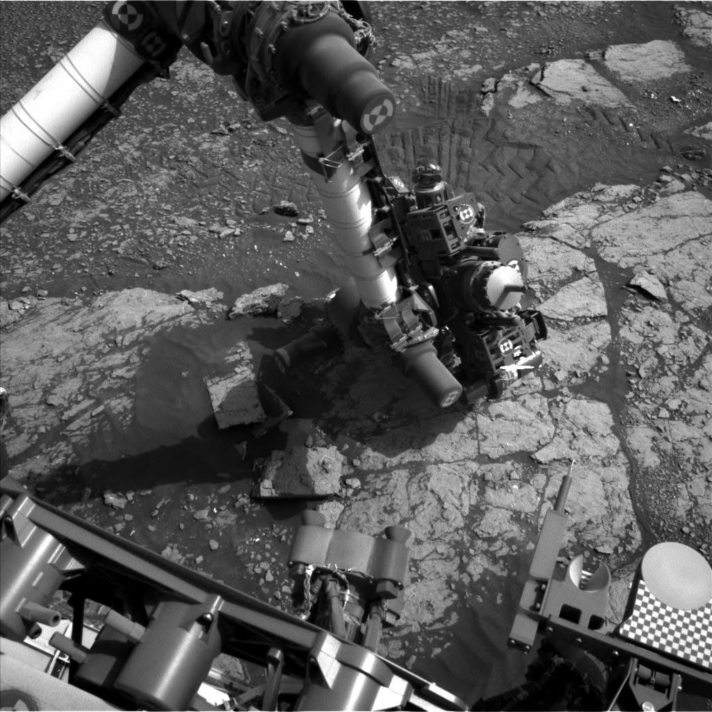 Nasa's Mars rover Curiosity acquired this image using its Left Navigation Camera on Sol 2350, at drive 0, site number 75