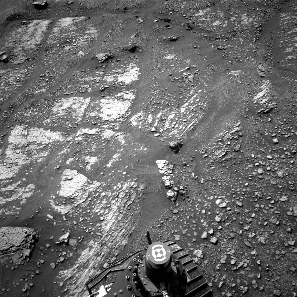 Sols 2422-2423: Familiar rocks at our feet