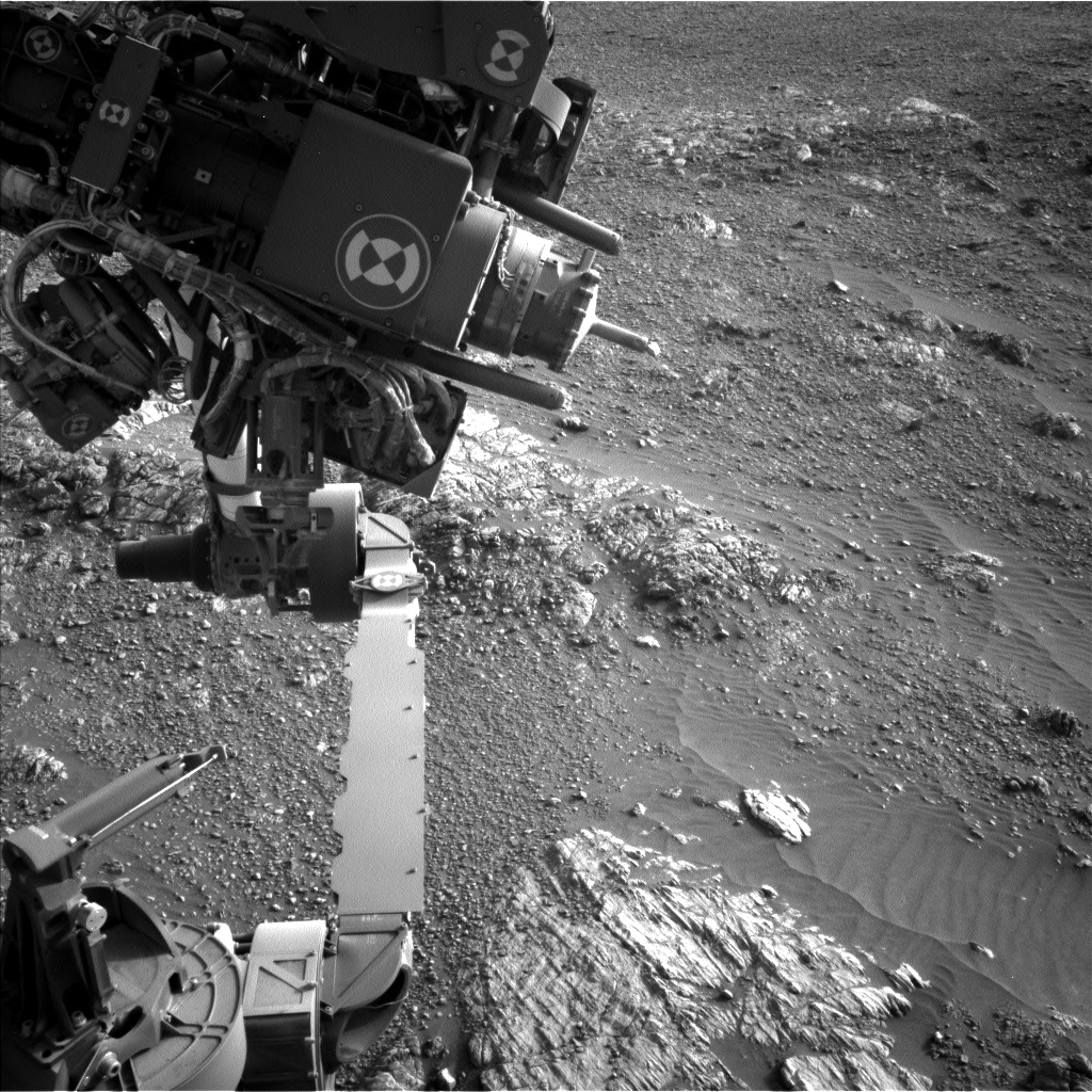 Nasa's Mars rover Curiosity acquired this image using its Left Navigation Camera on Sol 2471, at drive 2194, site number 76