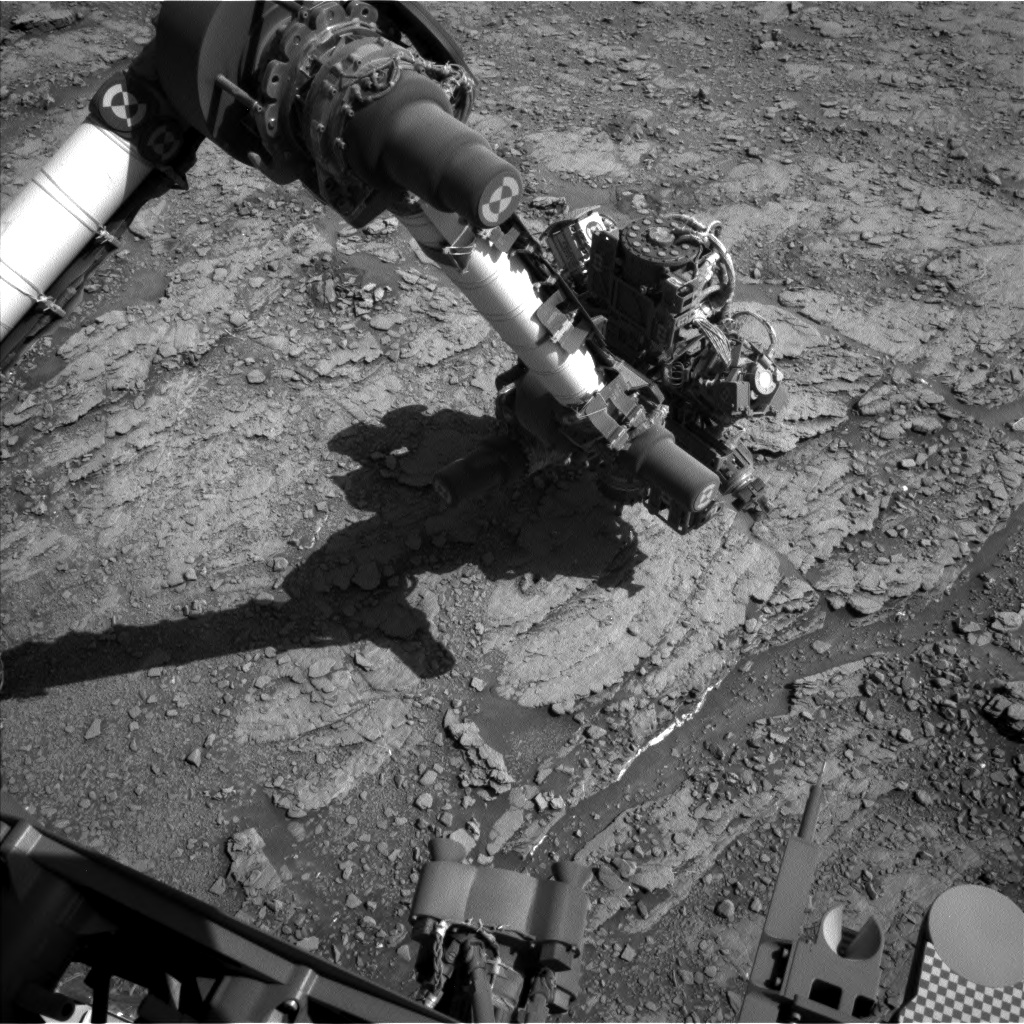 Nasa's Mars rover Curiosity acquired this image using its Left Navigation Camera on Sol 2525, at drive 3002, site number 76