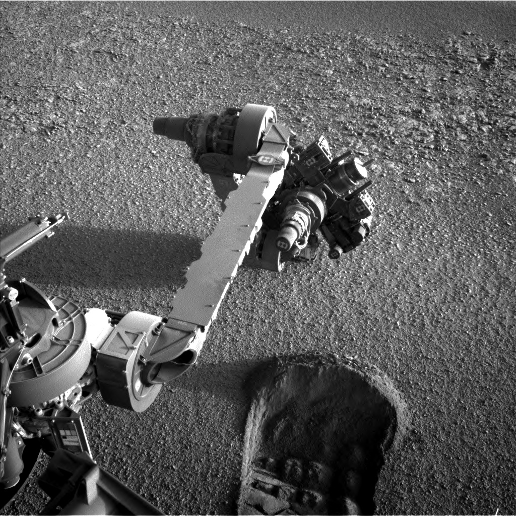 Nasa's Mars rover Curiosity acquired this image using its Left Navigation Camera on Sol 2558, at drive 70, site number 77