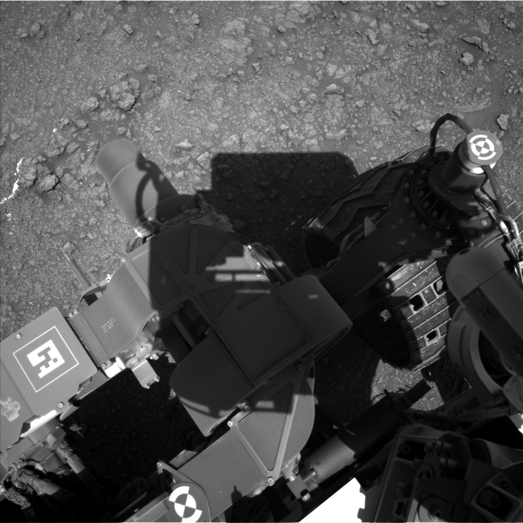 Nasa's Mars rover Curiosity acquired this image using its Left Navigation Camera on Sol 2560, at drive 292, site number 77